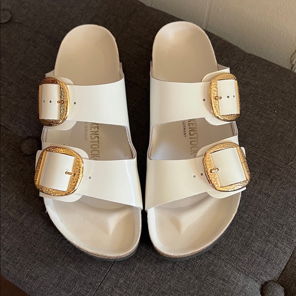 Birkenstock bid buckle Cream Sandals with Gold Buckles - Picture 2 of 9
